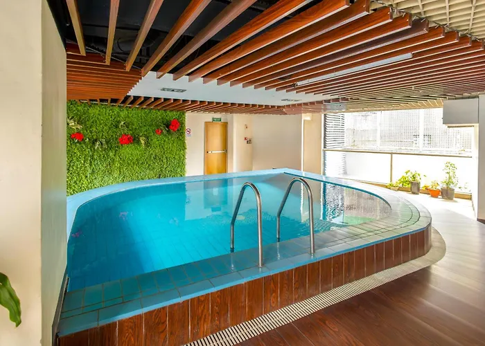 Eclectic And Parking At Kapitolyo, 10 Mins Bgc Apartment *