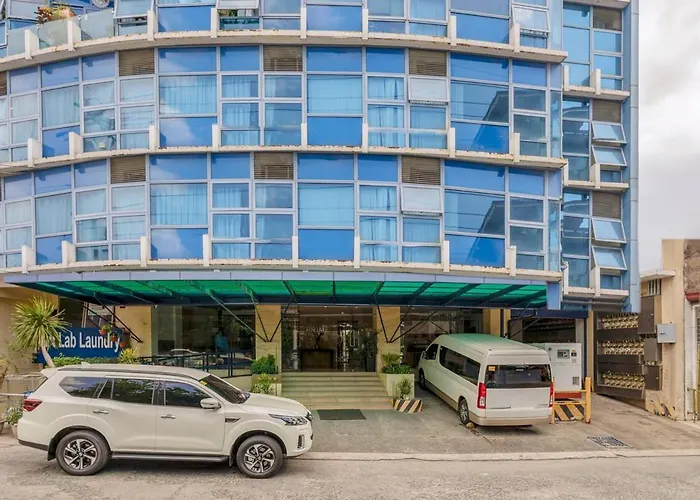 Eclectic And Parking At Kapitolyo, 10 Mins Bgc Apartment *