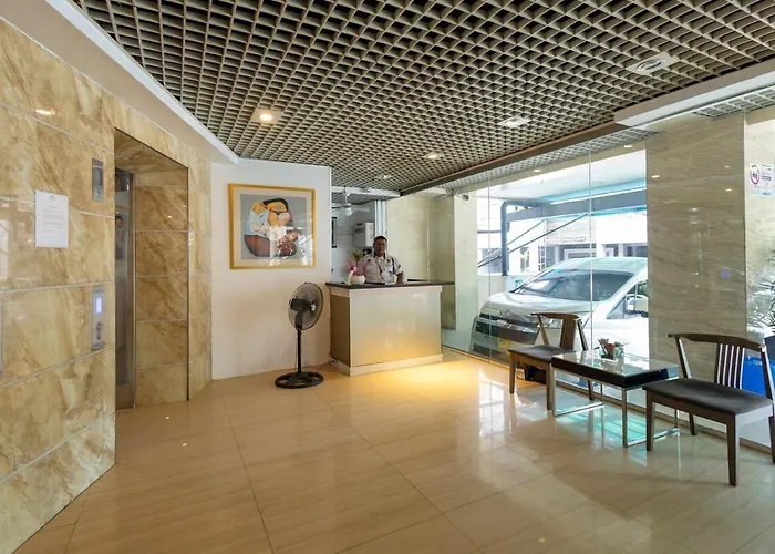 Eclectic And Parking At Kapitolyo, 10 Mins Bgc Manila