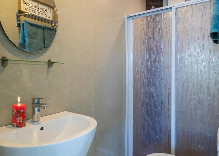 Apartment Eclectic And Parking At Kapitolyo, 10 Mins Bgc