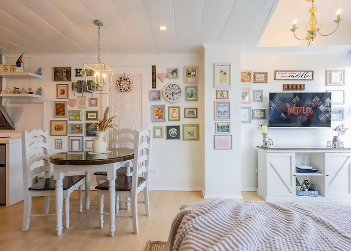 Apartment Eclectic And Parking At Kapitolyo, 10 Mins Bgc Manila
